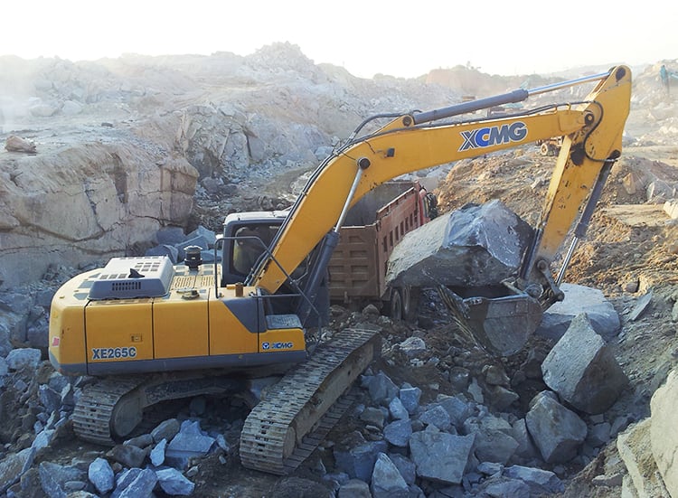 XCMG official crawler excavator XE265C Chinese hydraulic excavating machinery with competitive price